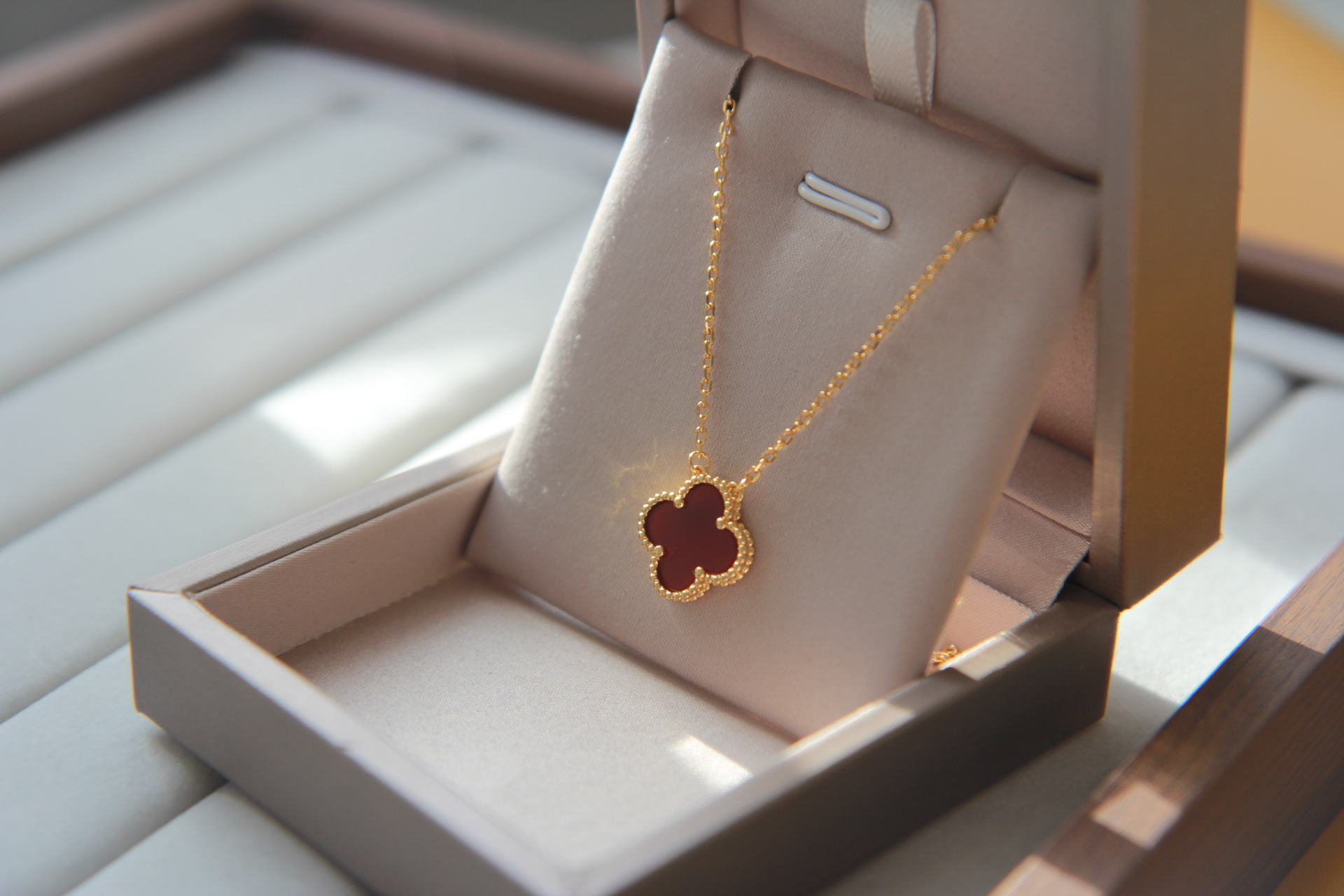 SWEET CLOVER CARNELIAN RING