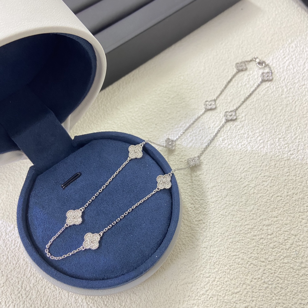 Petite Clover Necklace